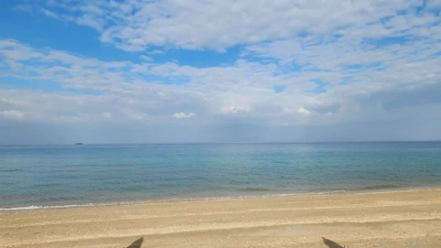 شاطئ منتجع جبال السخنة.