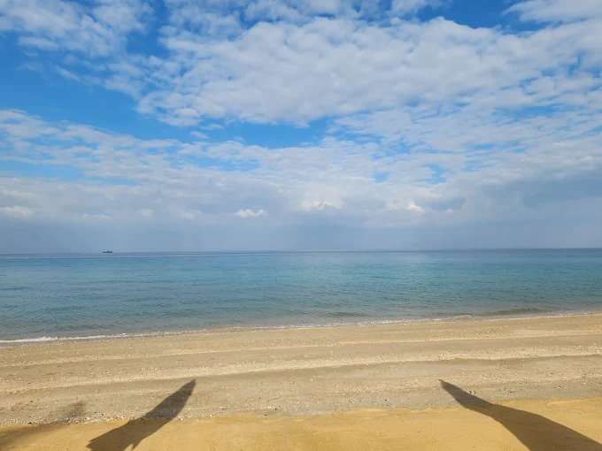 شاطئ منتجع جبال السخنة.